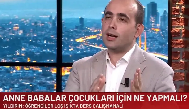 EKOL TV'deki bir söyleşide konuşan Prof. Dr. Yusuf Yıldırım; alt yazıda 'Anne babalar çocukları için ne yapmalı?'