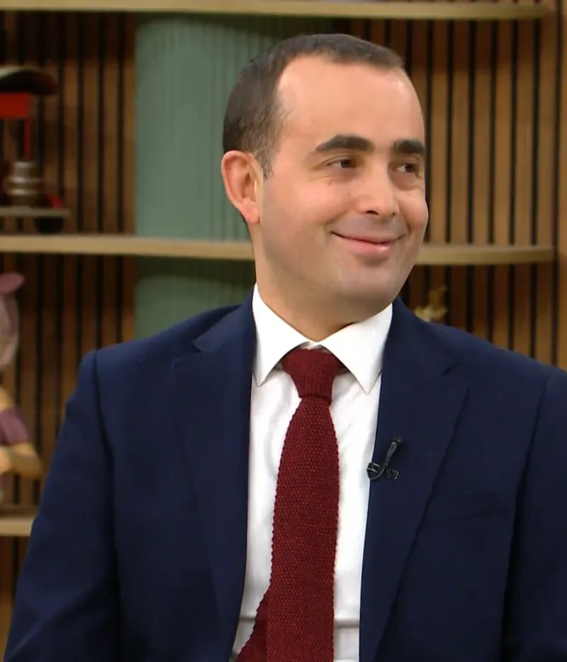 TYT Türk'teki 'Hayata Dair' programının stüdyosunda konuk olan Prof. Dr. Yusuf Yıldırım.